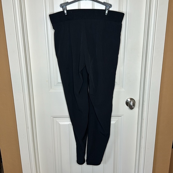 Fabletics Joggers - Picture 4 of 8